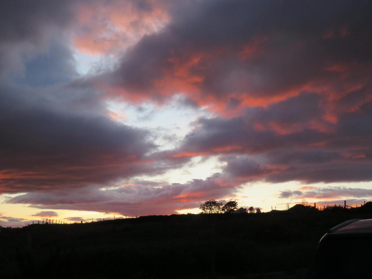 Skye Getaways Self Catering Accommodation Dunvegan  Bagian luar foto